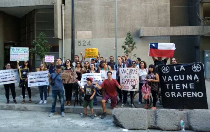 Manifestantes felices tras protesta frente al MINSAL